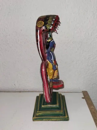 Figura Vishnu con serpiente Naga