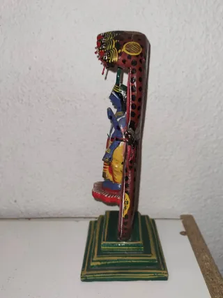 Figura Vishnu con serpiente Naga