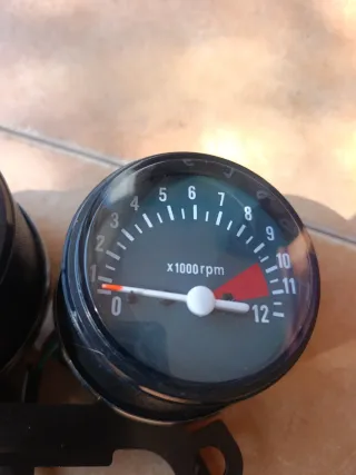 Cuentakilómetros y Tacómetro Moto