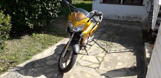 Honda XL 125 Varadero Negra y Amarilla