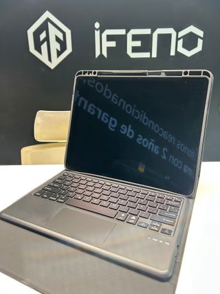 iPad Air 13" M3 256GB WiFi + Teclado – Caja