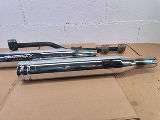 Screamin´Eagle II Harley Davidson escapes colas HD