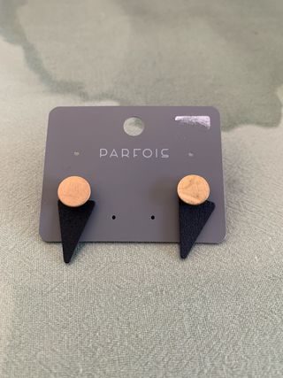 Pendientes Parfois Triángulo Negro y Dorado