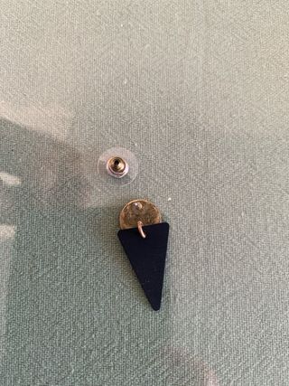 Pendientes Parfois Triángulo Negro y Dorado