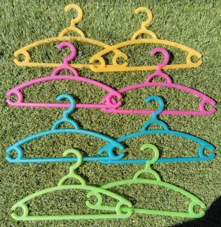 Pack 29 perchas plástico de colores