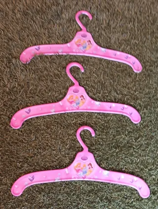 Pack 29 perchas plástico de colores