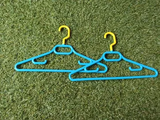 Pack 29 perchas plástico de colores