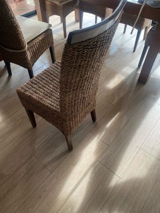 Sillas de comedor de mimbre y madera