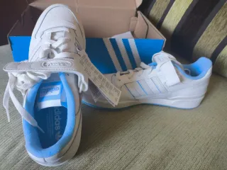 Zapatillas Adidas Forum Low Blancas y Azules