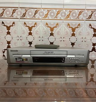 Vídeo Panasonic NV-SJ216 VHS con mando.