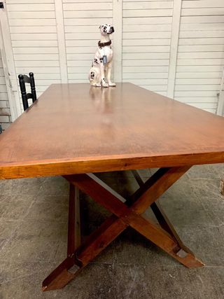 Mesa de comedor de madera grande. 10 comensales