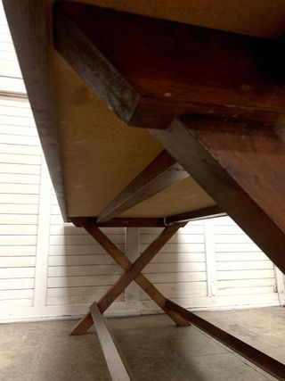 Mesa de comedor de madera grande. 10 comensales