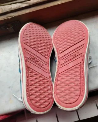 Scarpe sportive blu e bianche