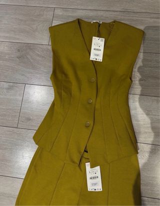 Conjunto chaleco y pantalón verde