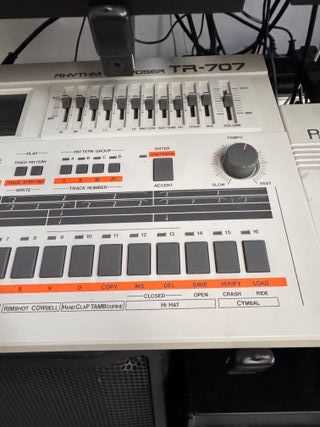 Roland TR-707 Caja de Ritmos Original