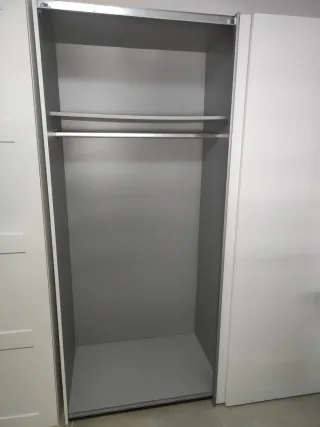 Armario blanco de madera