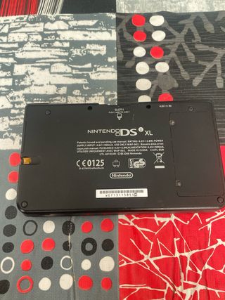 Nintendo DSi XL Giallo