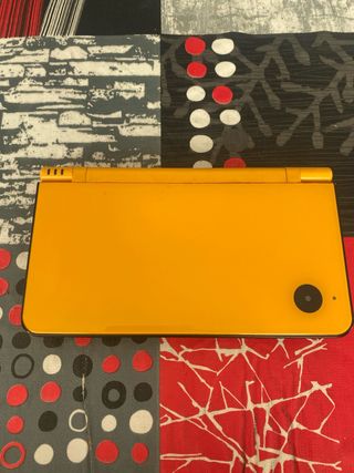 Nintendo DSi XL Giallo
