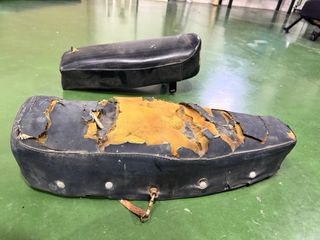 Asiento Ducati y otro asiento moto