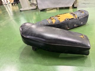 Asiento Ducati y otro asiento moto