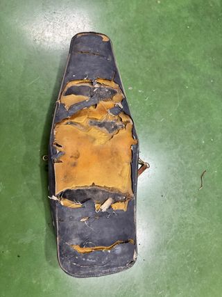 Asiento Ducati y otro asiento moto