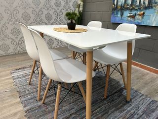 Mesa comedor blanca patas madera