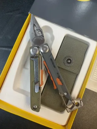 Alicate Multiusos Leatherman Signal