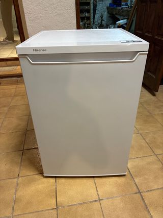 Nevera Hisense pequeña con congelador