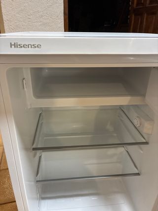 Nevera Hisense pequeña con congelador