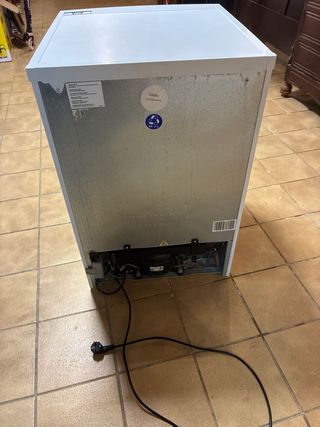 Nevera Hisense pequeña con congelador