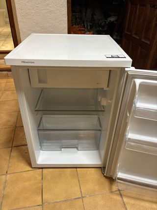 Nevera Hisense pequeña con congelador