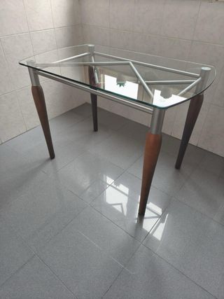 Mesa de cocina de cristal y aluminio