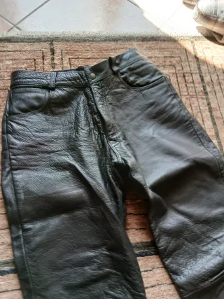 Pantaloni in pelle neri unisex