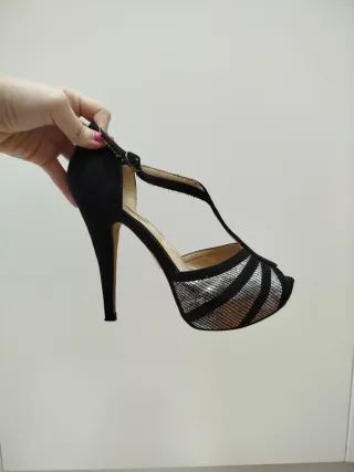 Tacones negros y plata Talla 38