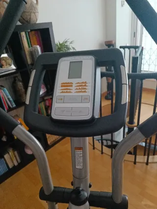 Elíptica gris y naranja