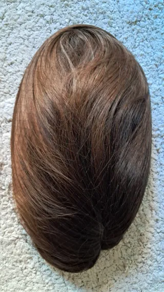 Peluca sintética castaña y rubia