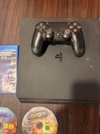 PS4 (PlayStation 4) Nera + 4 Giochi