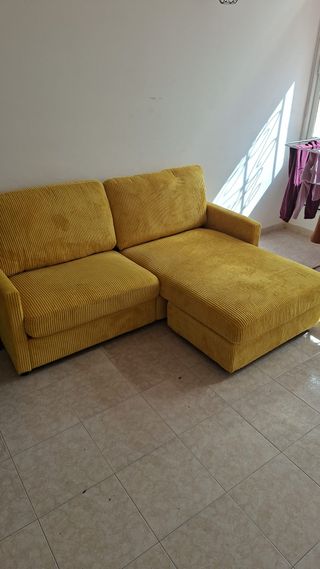 Sofá chaise longue amarillo