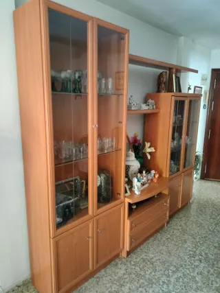 Mueble de salón madera y cristal