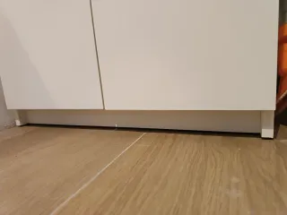 Zapatero vertical de madera blanco