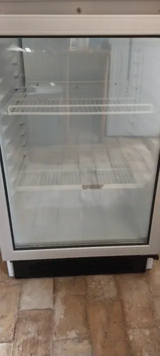 Exhibidora La Bari en excelente estado