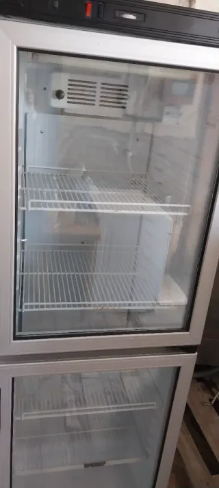 Exhibidora La Bari en excelente estado