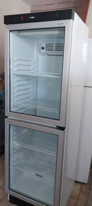 Exhibidora La Bari en excelente estado