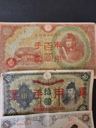 Lote Billetes Japoneses y bonos.