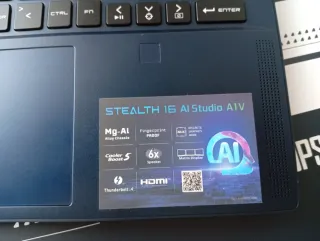 Vendo portátil MSI Stealth 16 AI Studio A1VFG‑042E