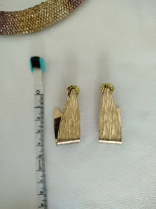 Lote gargantilla y pendientes dorados bisutería