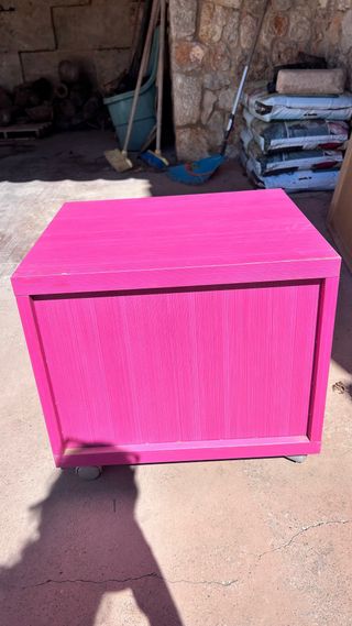 Cajonera rosa con ruedas