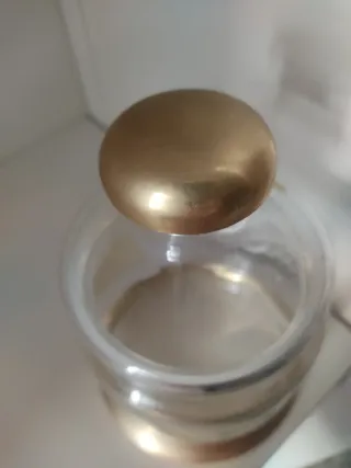 Tarro de cristal con base dorada