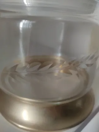 Tarro de cristal con base dorada