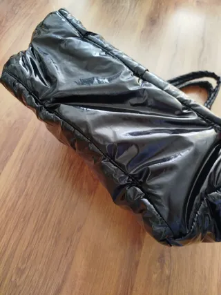Bolso H&M negro acolchado